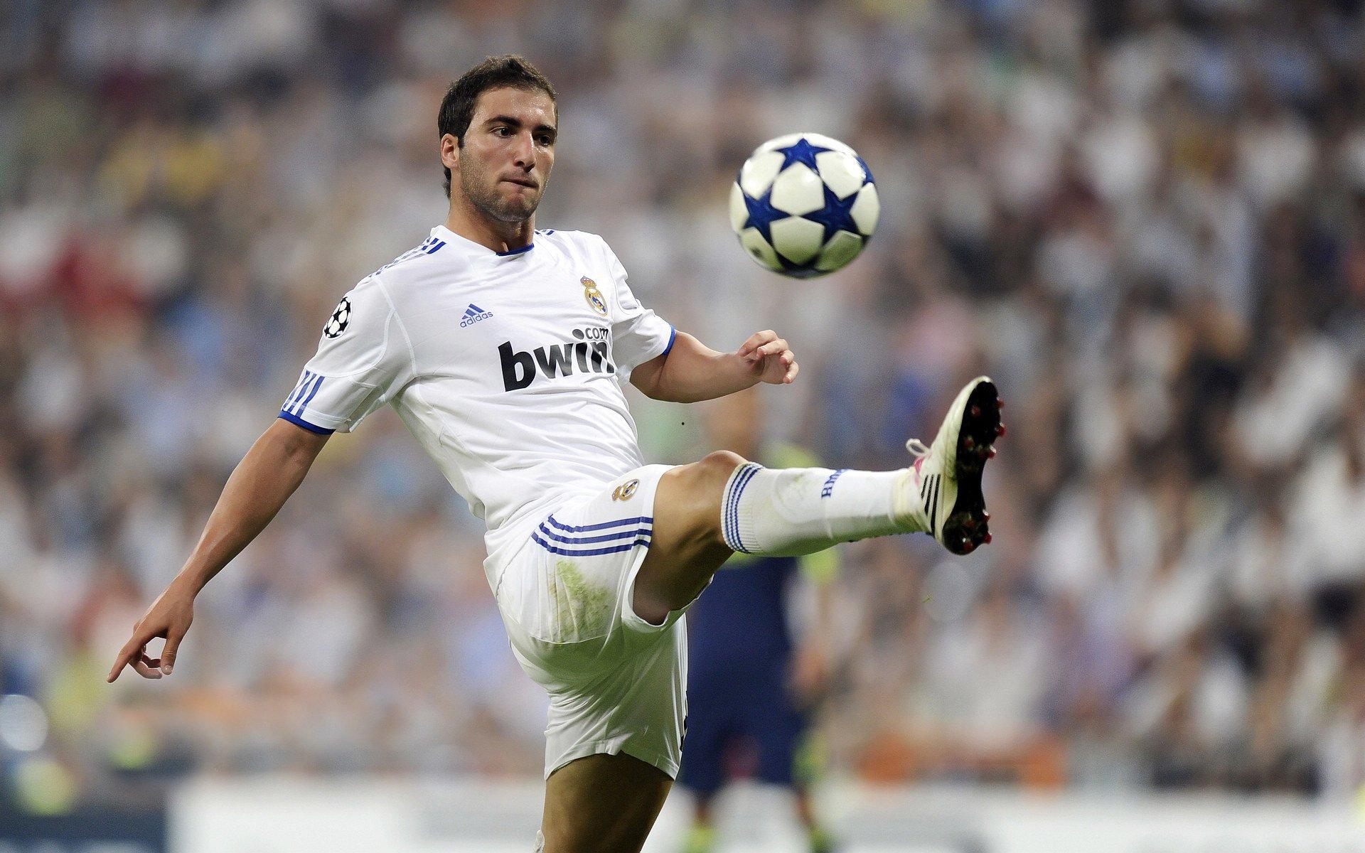 内姆哈德关键突破撕裂防线，灵动打板奠定胜局