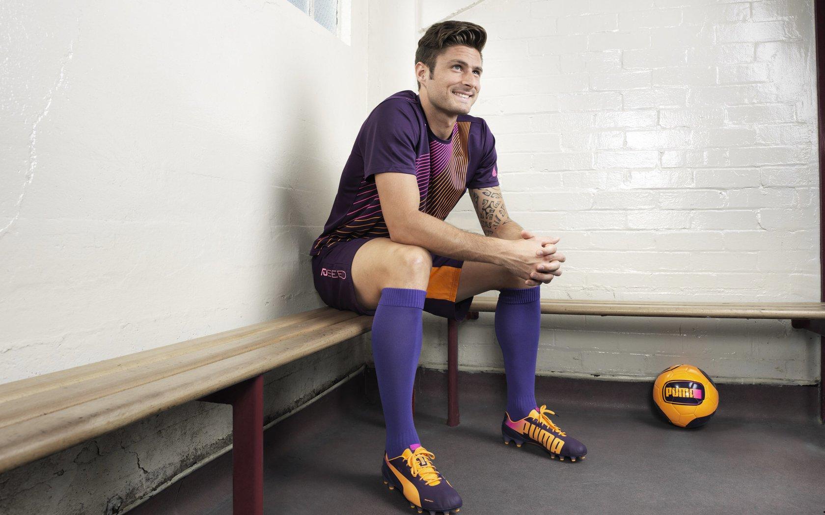 德转历史身价榜揭示荷兰球员价值巅峰，范戴克领衔，新时代双德闪耀